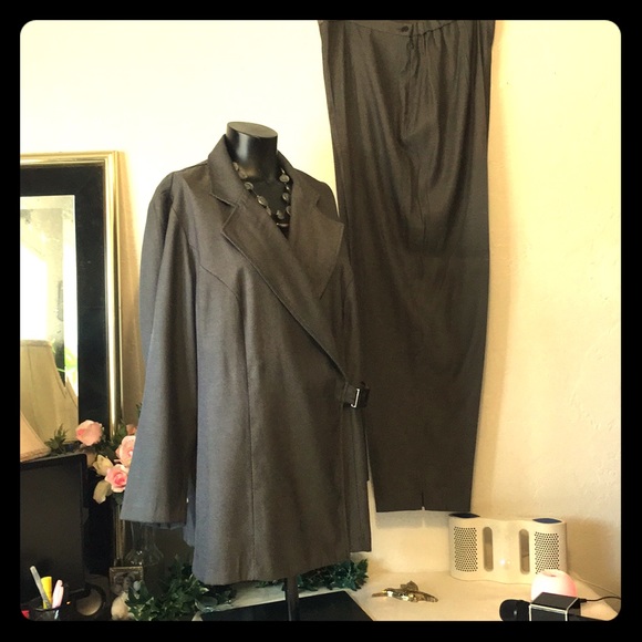 K. C. Spencer New York Pants Suit - Picture 2 of 8